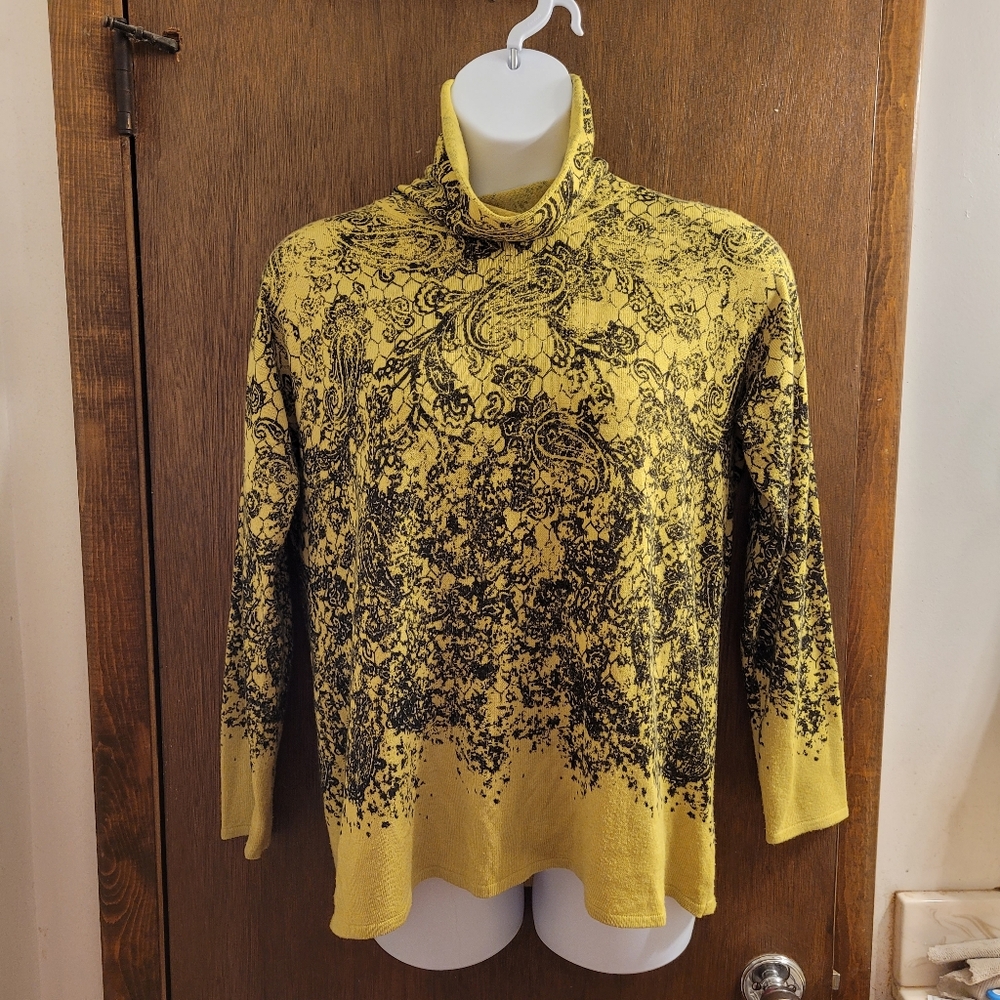 Investments Yellow and Black Turtle Neck‎ Sweater